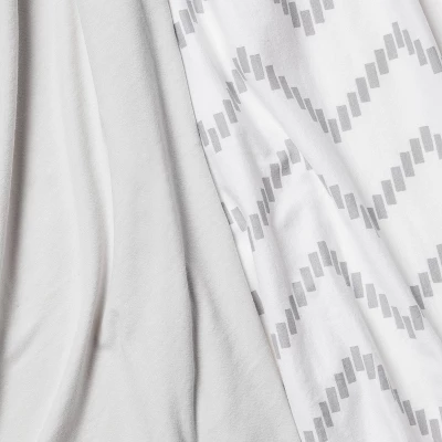 Jersey Bassinet Sheet - Cloud Island™ Gray Chevron And Solid Gray - 2pk 3 Jersey Bassinet Sheet - Cloud Island™ Gray Chevron And Solid Gray - 2pk - Image 3