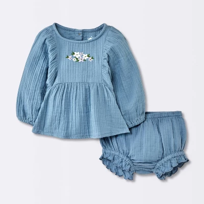 Baby Girls' 2pc Embroidered Floral Gauze Top & Bottom Set - Cloud Island™ Blue 4 Baby Girls' 2pc Embroidered Floral Gauze Top & Bottom Set - Cloud Island™ Blue - Image 4