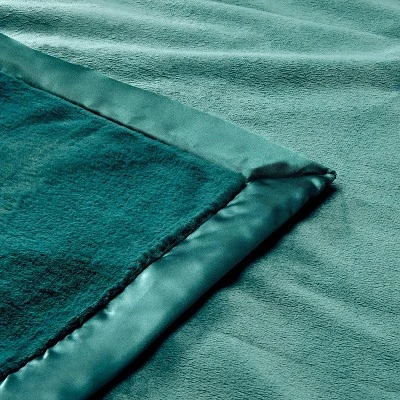 Solid Satin Edge Plush Baby Blanket - Green - Cloud Island™ 2 Solid Satin Edge Plush Baby Blanket - Green - Cloud Island™ - Image 2