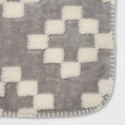 Plush Stroller Blanket Geo - Cloud Island™ Gray 2 Plush Stroller Blanket Geo - Cloud Island™ Gray - Image 2